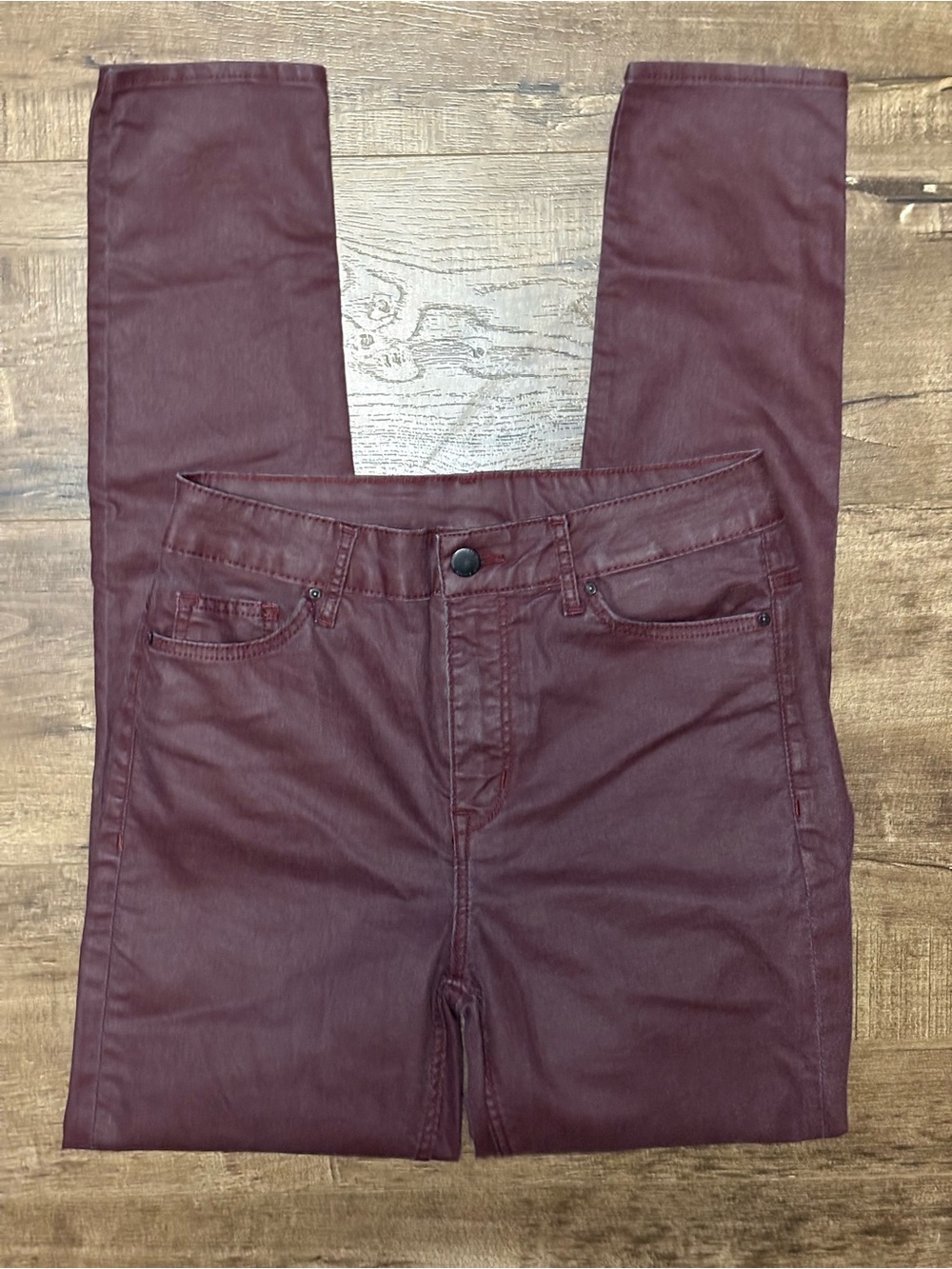 High-Rise Skinny Pants in Wine